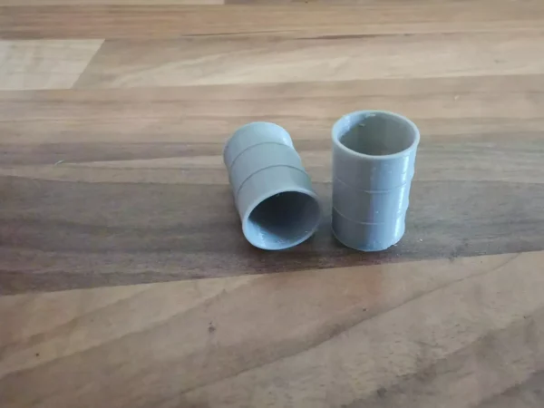 1:32 open topped oil drums