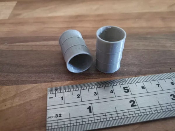 1:32 open topped oil drums